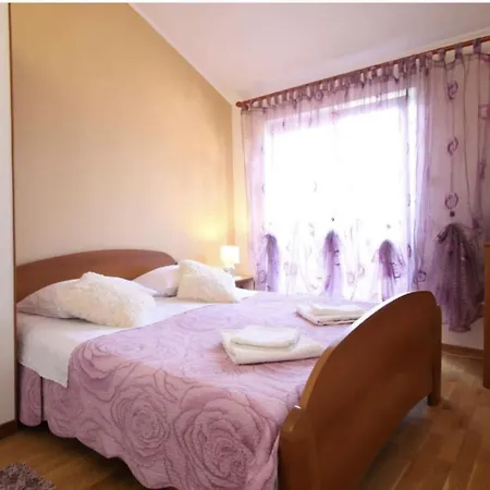 Nika, Апартаменты Бродарица